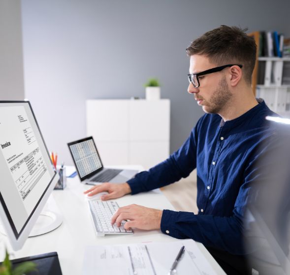 Accountant-invoice-work